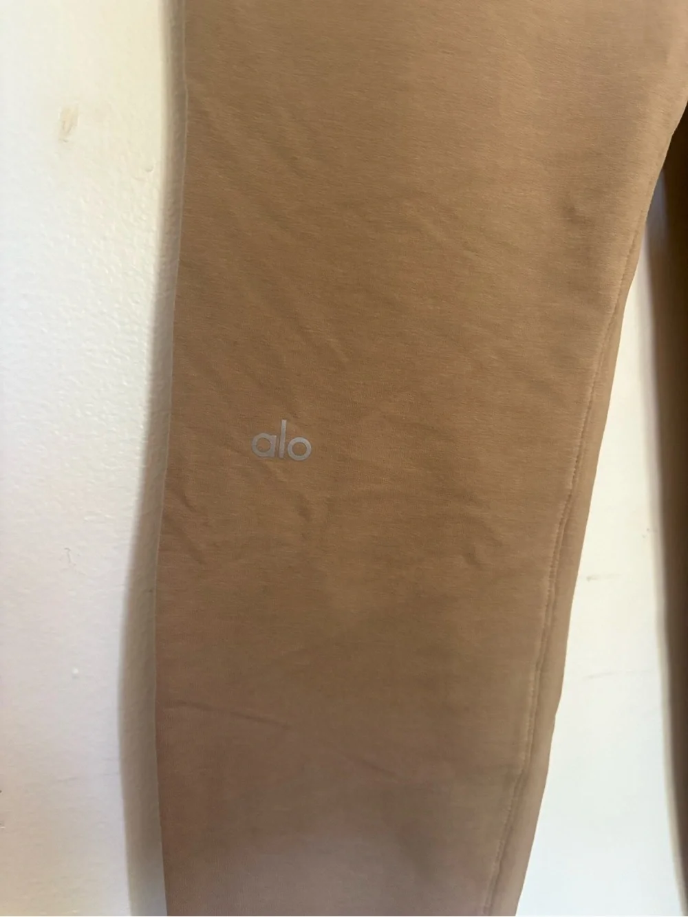 ALO Yoga soft cream